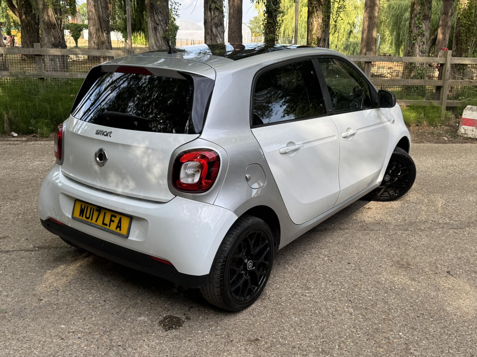 Smart forfour 0.9T Prime (Premium) Hatchback 5dr Petrol Twinamic Euro 6 (s/s) (90 ps)