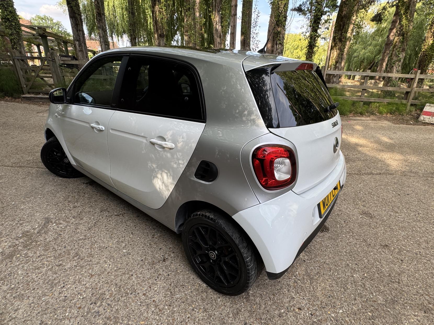Smart forfour 0.9T Prime (Premium) Hatchback 5dr Petrol Twinamic Euro 6 (s/s) (90 ps)