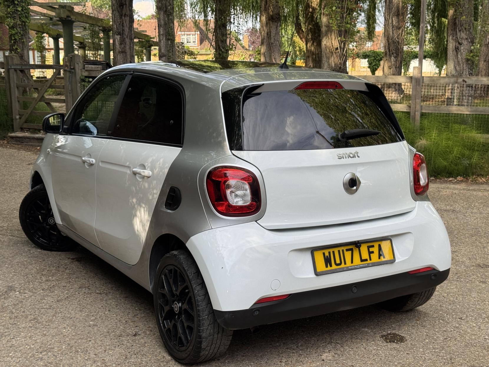 Smart forfour 0.9T Prime (Premium) Hatchback 5dr Petrol Twinamic Euro 6 (s/s) (90 ps)