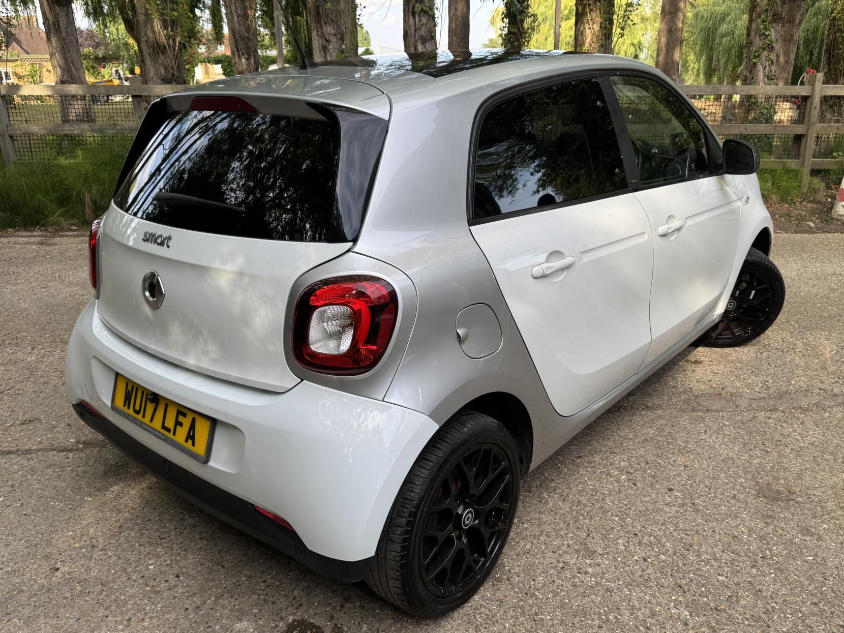 Smart forfour 0.9T Prime (Premium) Hatchback 5dr Petrol Twinamic Euro 6 (s/s) (90 ps)