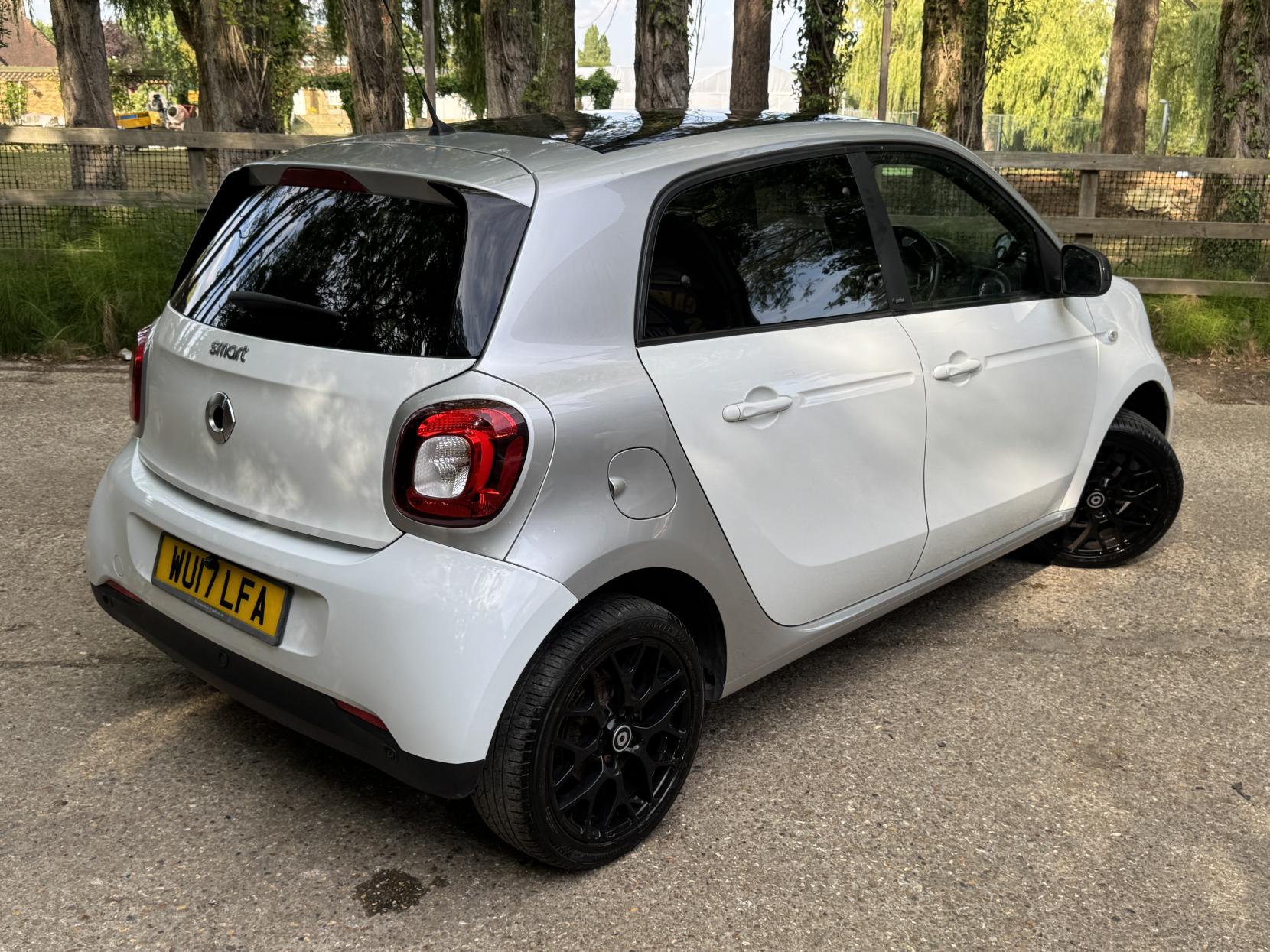 Smart forfour 0.9T Prime (Premium) Hatchback 5dr Petrol Twinamic Euro 6 (s/s) (90 ps)