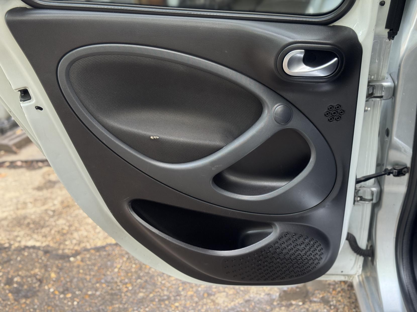 Smart forfour 0.9T Prime (Premium) Hatchback 5dr Petrol Twinamic Euro 6 (s/s) (90 ps)