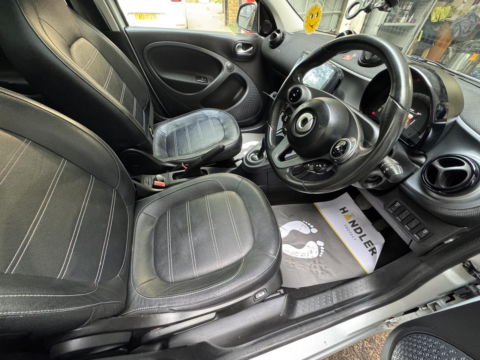 Smart forfour 0.9T Prime (Premium) Hatchback 5dr Petrol Twinamic Euro 6 (s/s) (90 ps)