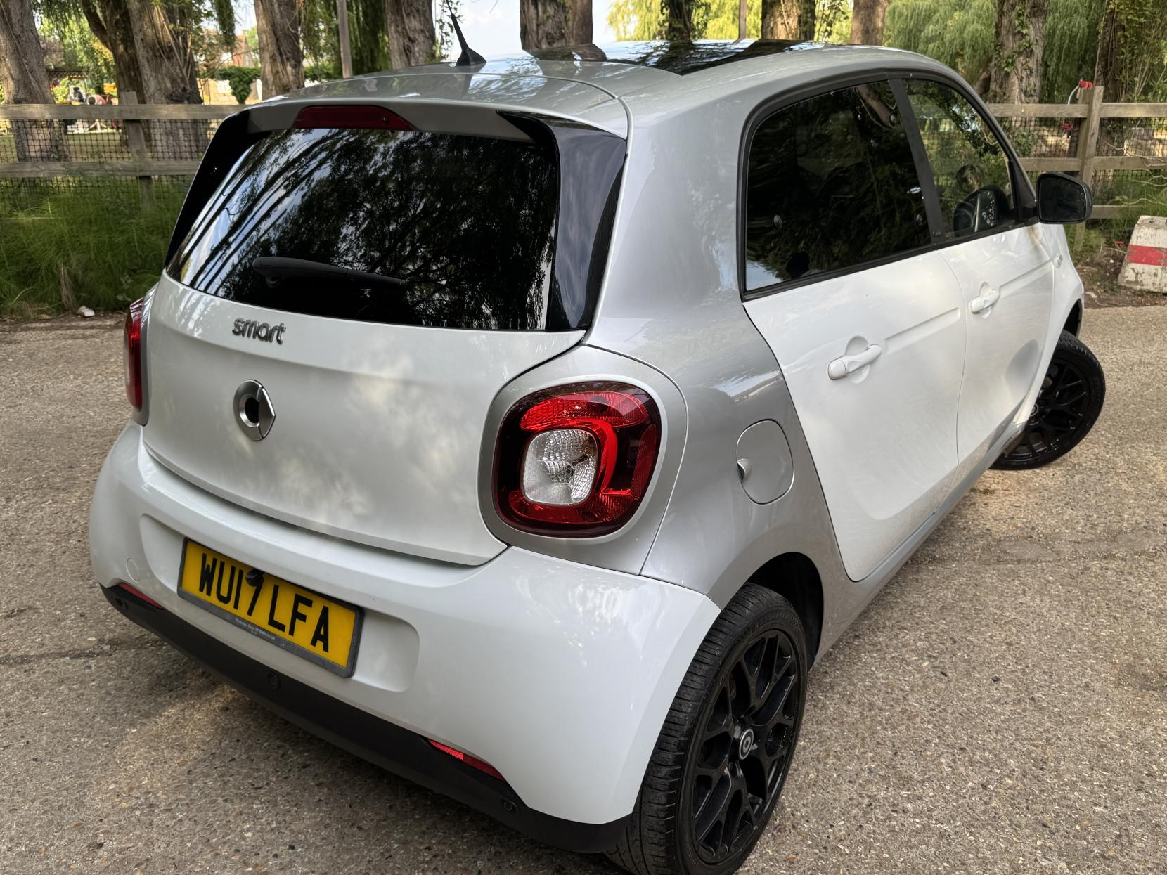 Smart forfour 0.9T Prime (Premium) Hatchback 5dr Petrol Twinamic Euro 6 (s/s) (90 ps)