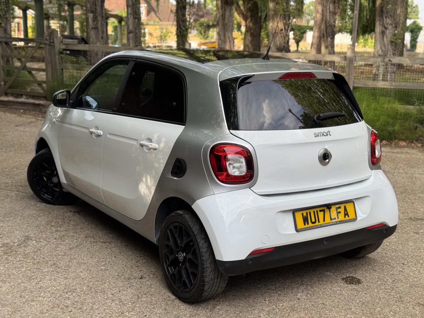 Smart forfour 0.9T Prime (Premium) Hatchback 5dr Petrol Twinamic Euro 6 (s/s) (90 ps)