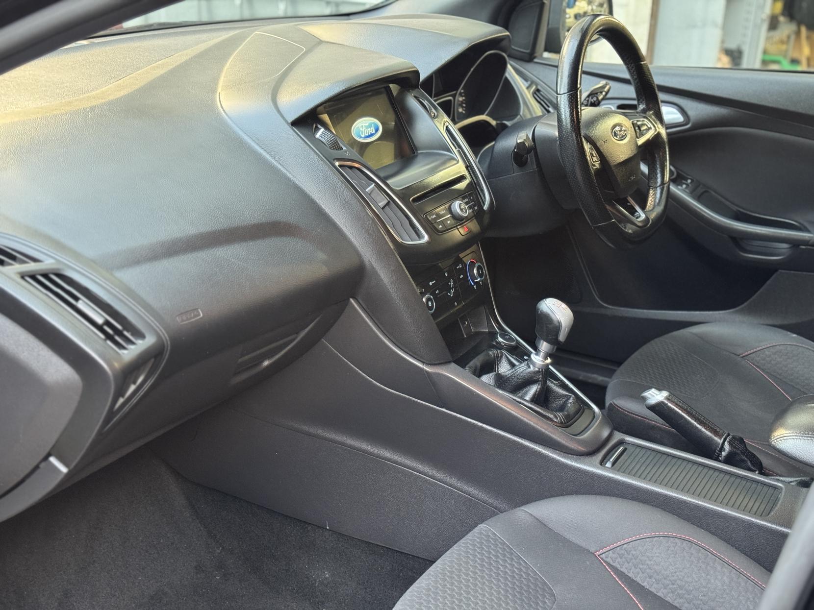 Ford Focus 1.0T EcoBoost ST-Line Hatchback 5dr Petrol Manual Euro 6 (s/s) (140 ps)