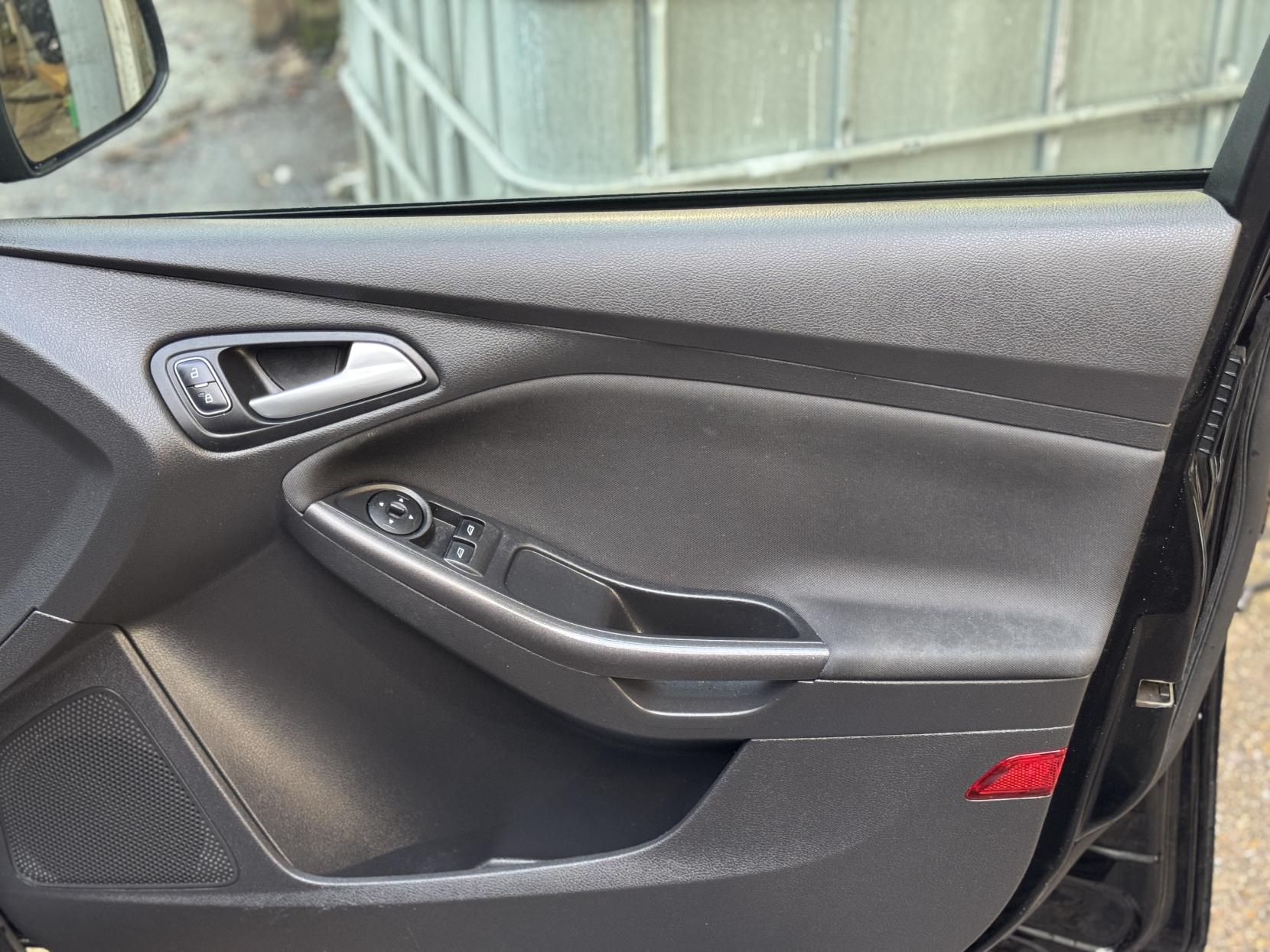 Ford Focus 1.0T EcoBoost ST-Line Hatchback 5dr Petrol Manual Euro 6 (s/s) (140 ps)