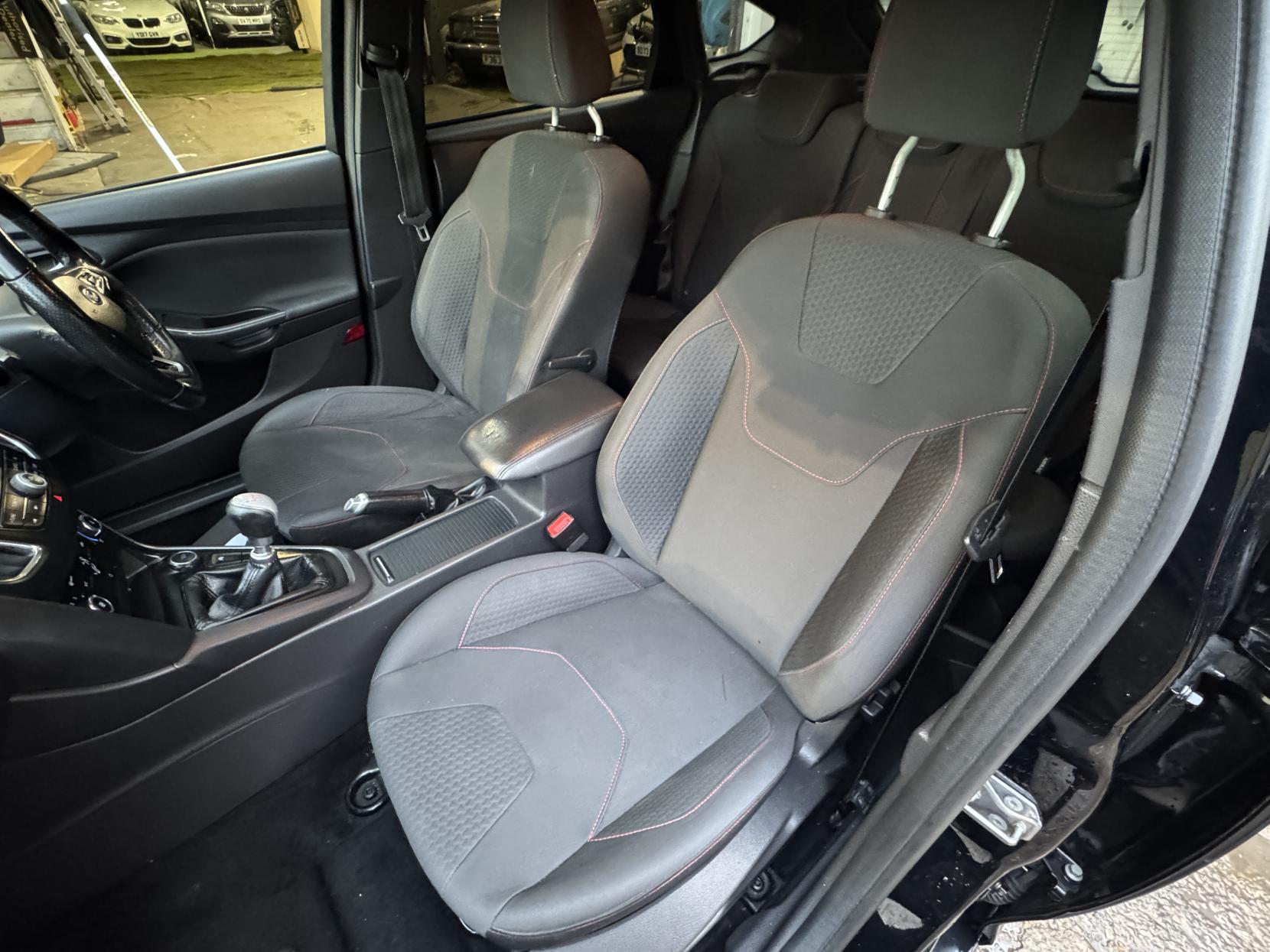 Ford Focus 1.0T EcoBoost ST-Line Hatchback 5dr Petrol Manual Euro 6 (s/s) (140 ps)