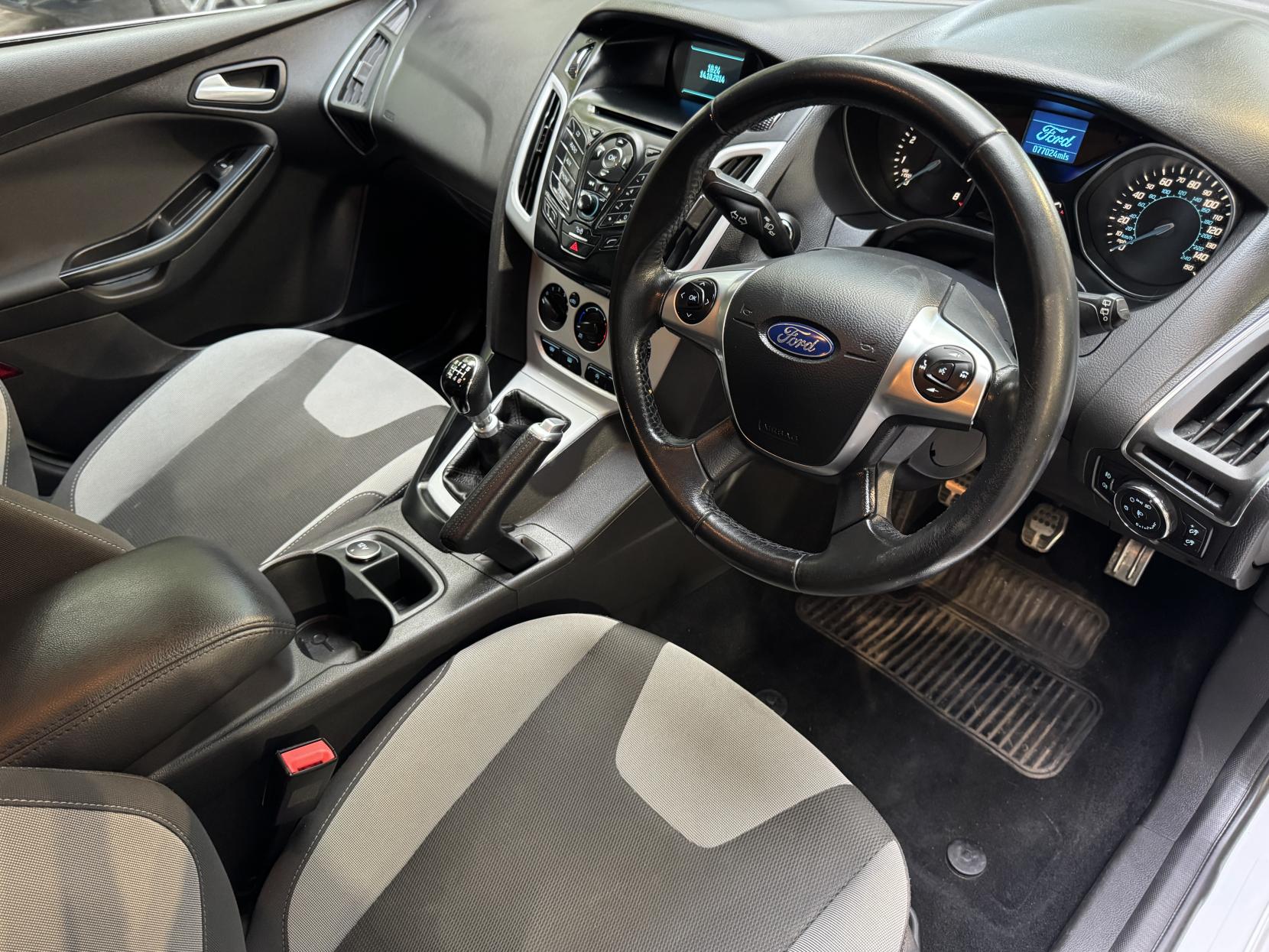 Ford Focus 1.0T EcoBoost Zetec S Hatchback 5dr Petrol Manual Euro 5 (s/s) (125 ps)