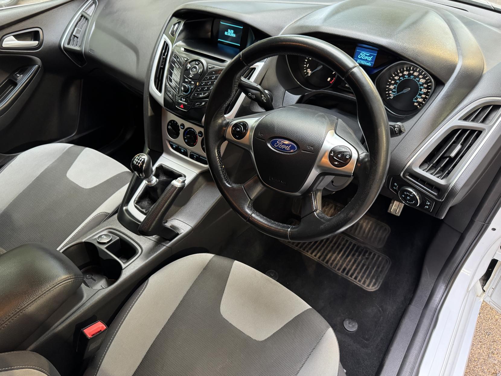 Ford Focus 1.0T EcoBoost Zetec S Hatchback 5dr Petrol Manual Euro 5 (s/s) (125 ps)