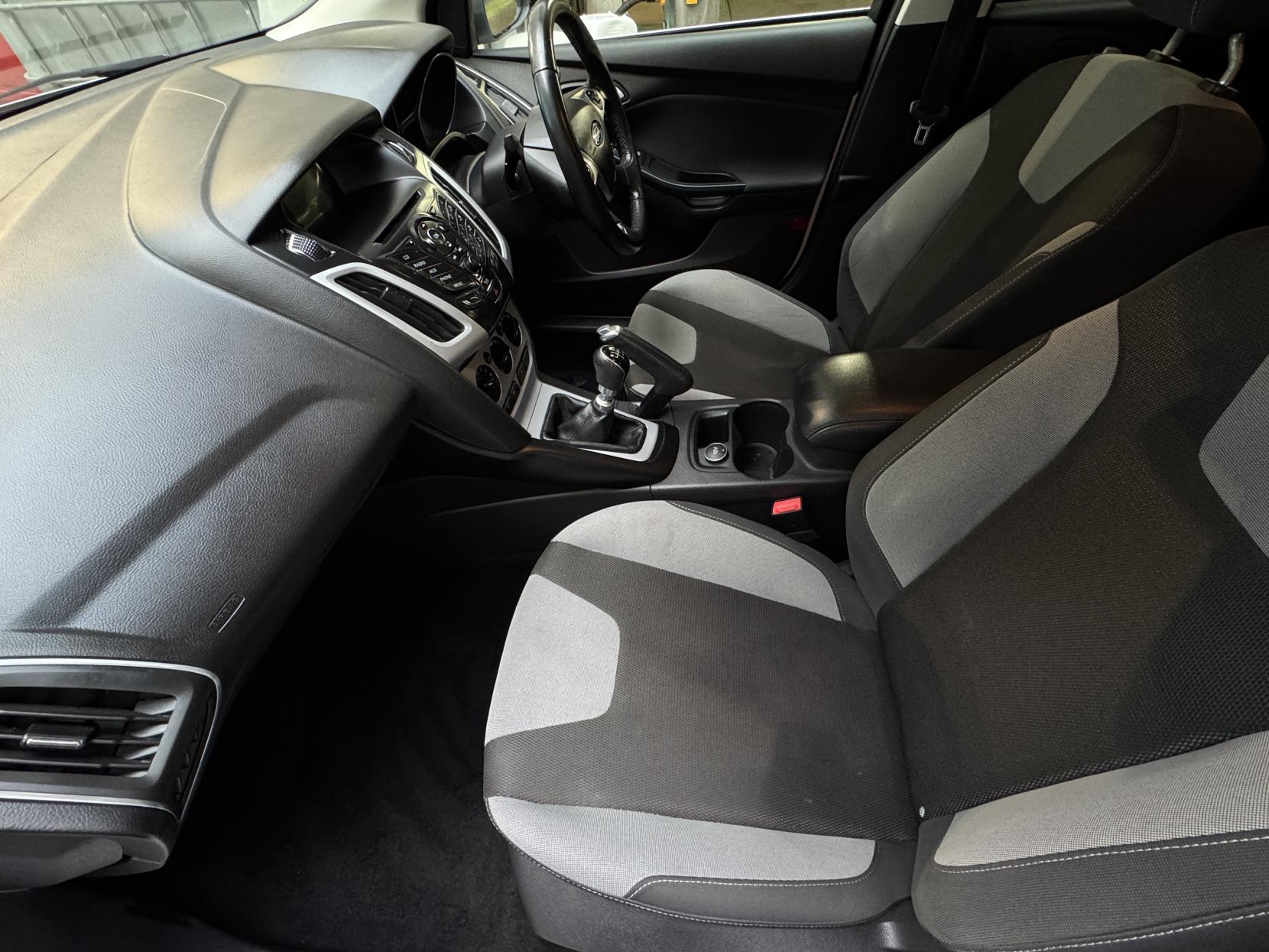 Ford Focus 1.0T EcoBoost Zetec S Hatchback 5dr Petrol Manual Euro 5 (s/s) (125 ps)