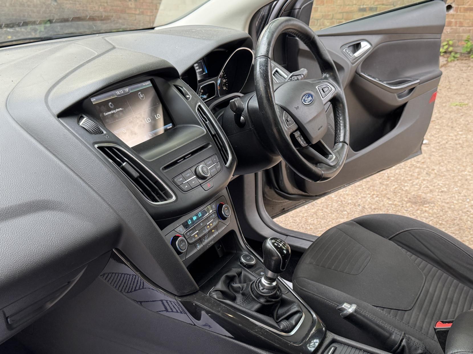 Ford Focus 1.0T EcoBoost Titanium Hatchback 5dr Petrol Manual Euro 6 (s/s) (125 ps)