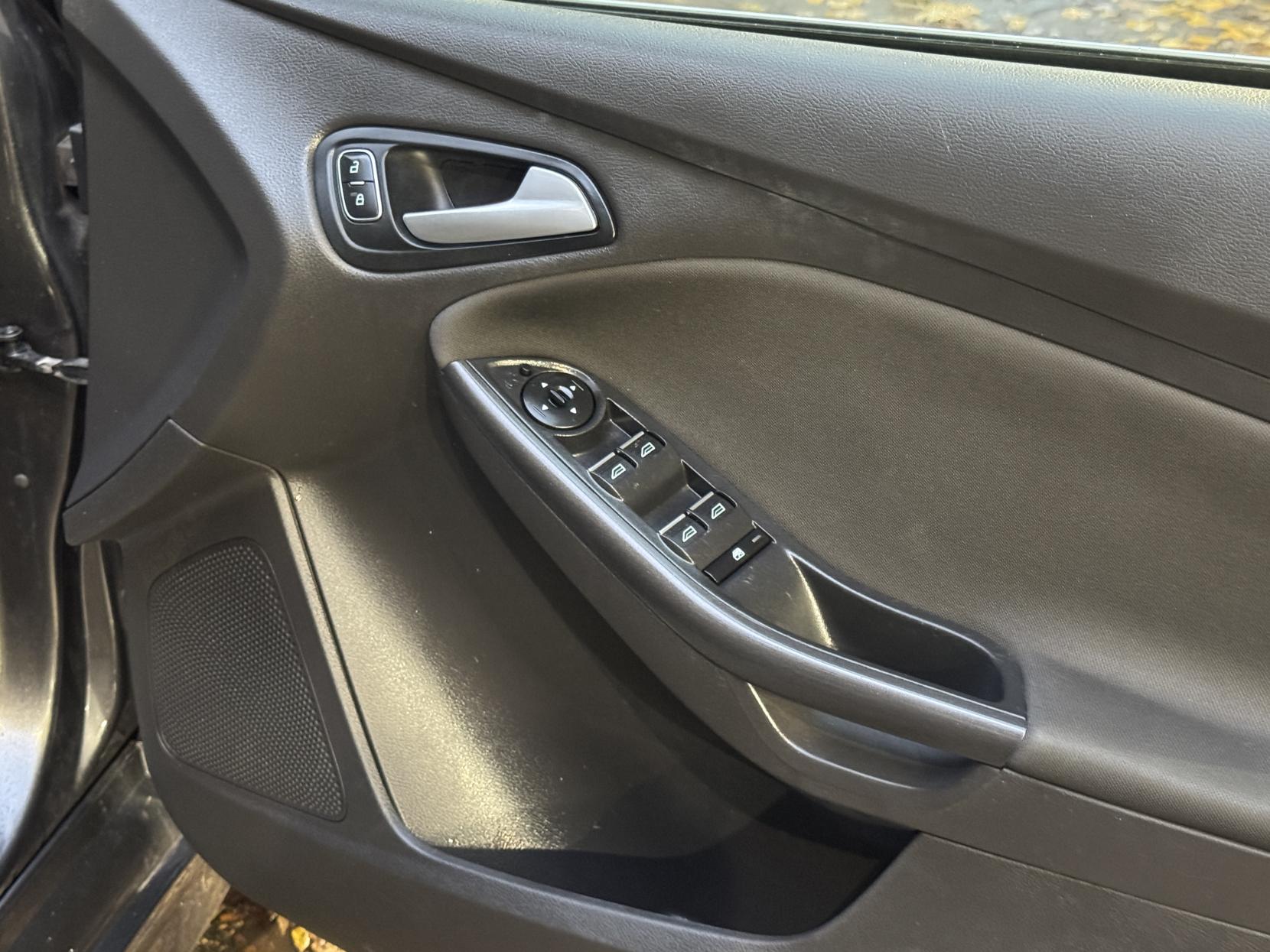 Ford Focus 1.5T EcoBoost Zetec S Hatchback 5dr Petrol Manual Euro 6 (s/s) (150 ps)