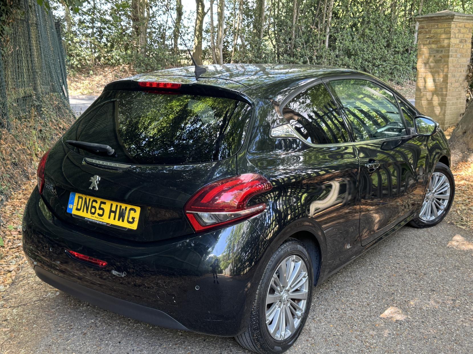 Peugeot 208 1.2 PureTech Allure Hatchback 3dr Petrol Manual Euro 6 (s/s) (110 ps)