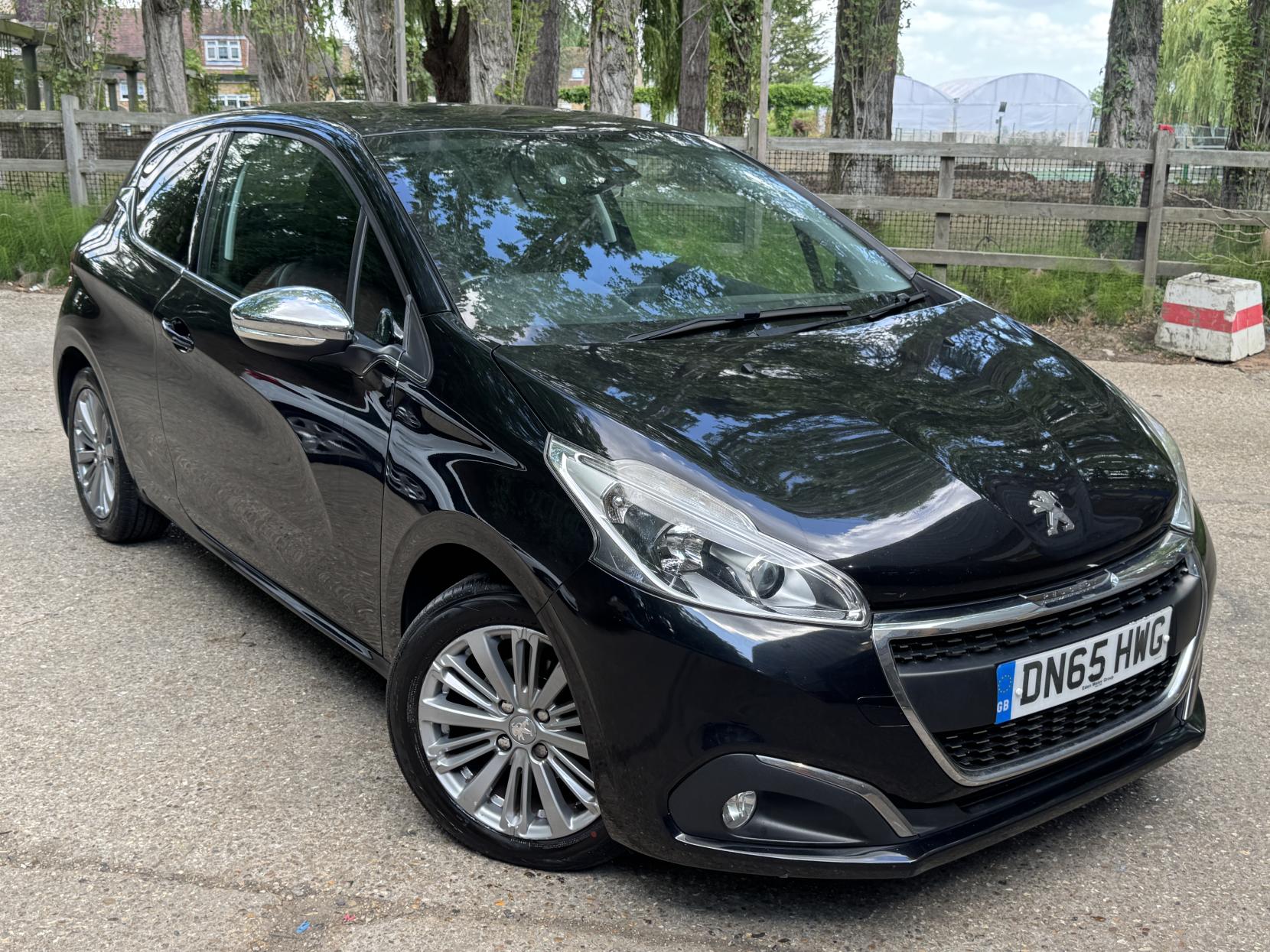 Peugeot 208 1.2 PureTech Allure Hatchback 3dr Petrol Manual Euro 6 (s/s) (110 ps)