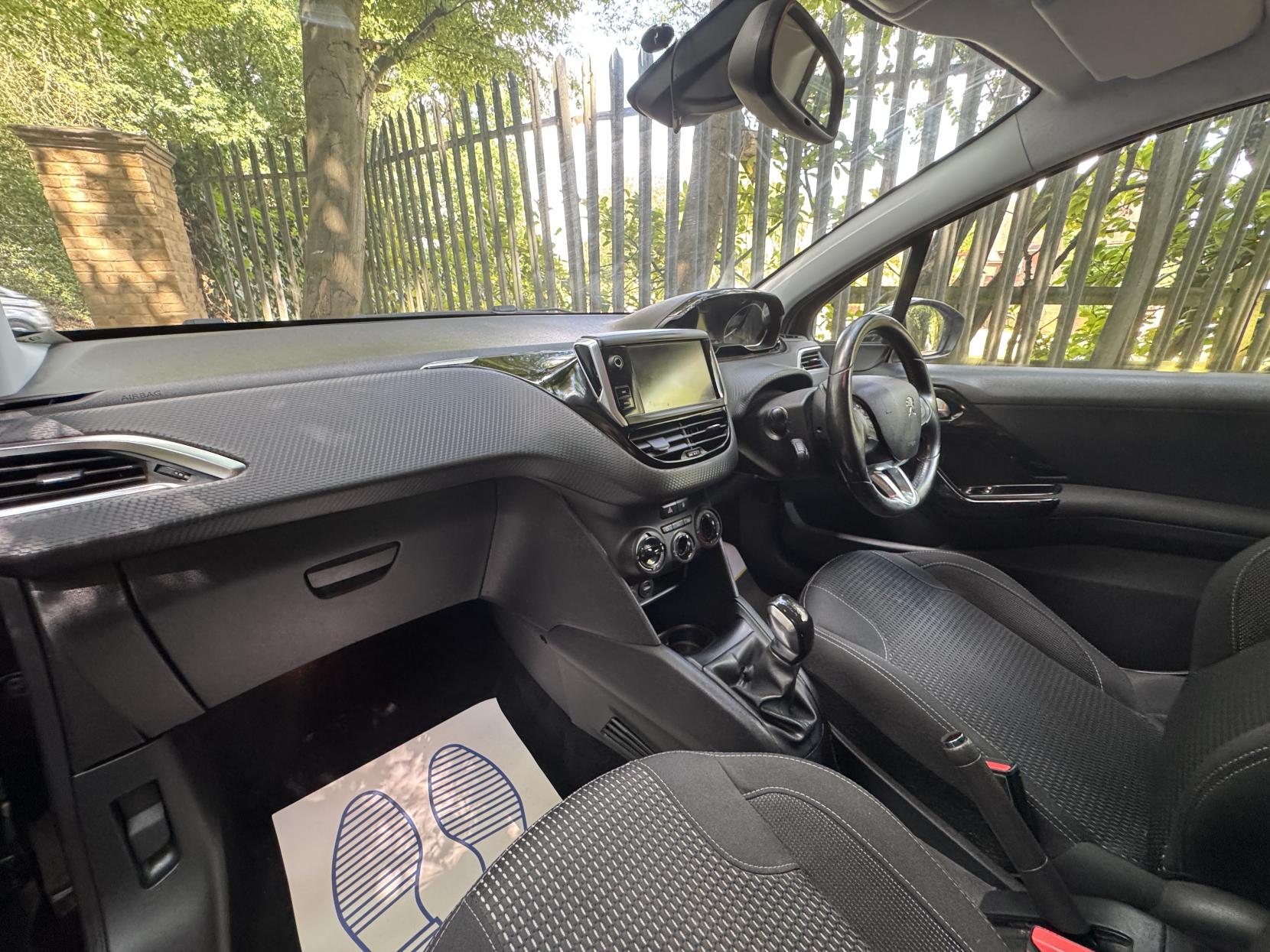 Peugeot 208 1.2 PureTech Allure Hatchback 3dr Petrol Manual Euro 6 (s/s) (110 ps)