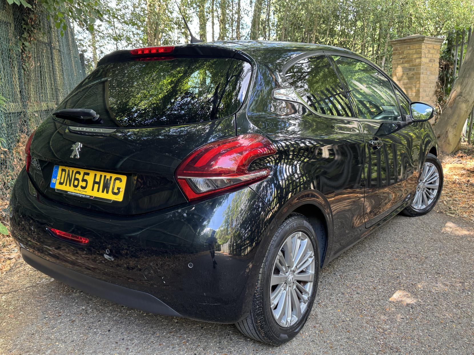 Peugeot 208 1.2 PureTech Allure Hatchback 3dr Petrol Manual Euro 6 (s/s) (110 ps)