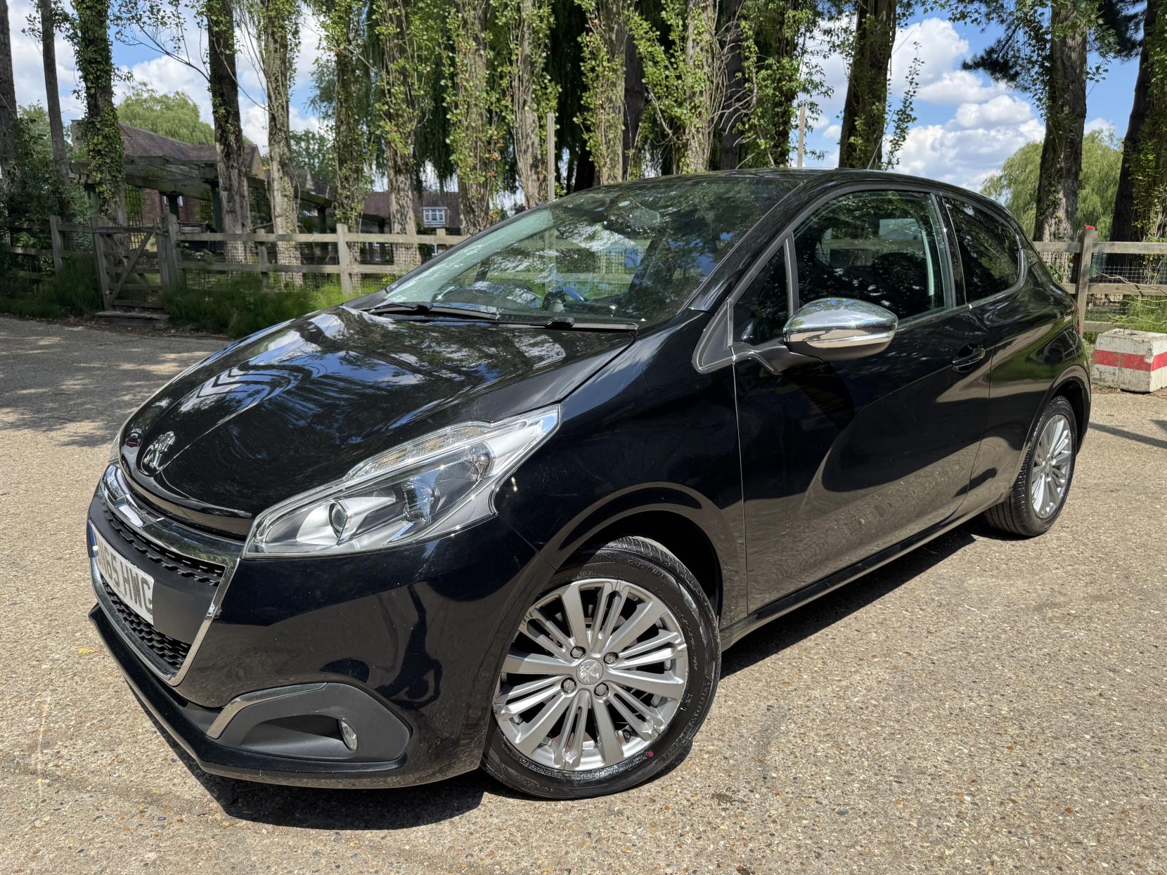 Peugeot 208 1.2 PureTech Allure Hatchback 3dr Petrol Manual Euro 6 (s/s) (110 ps)