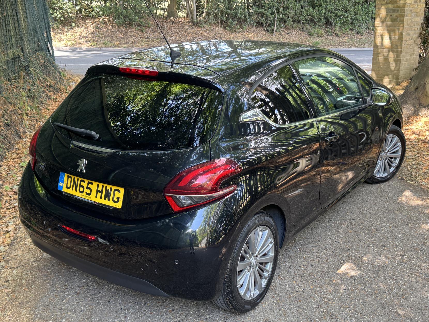 Peugeot 208 1.2 PureTech Allure Hatchback 3dr Petrol Manual Euro 6 (s/s) (110 ps)