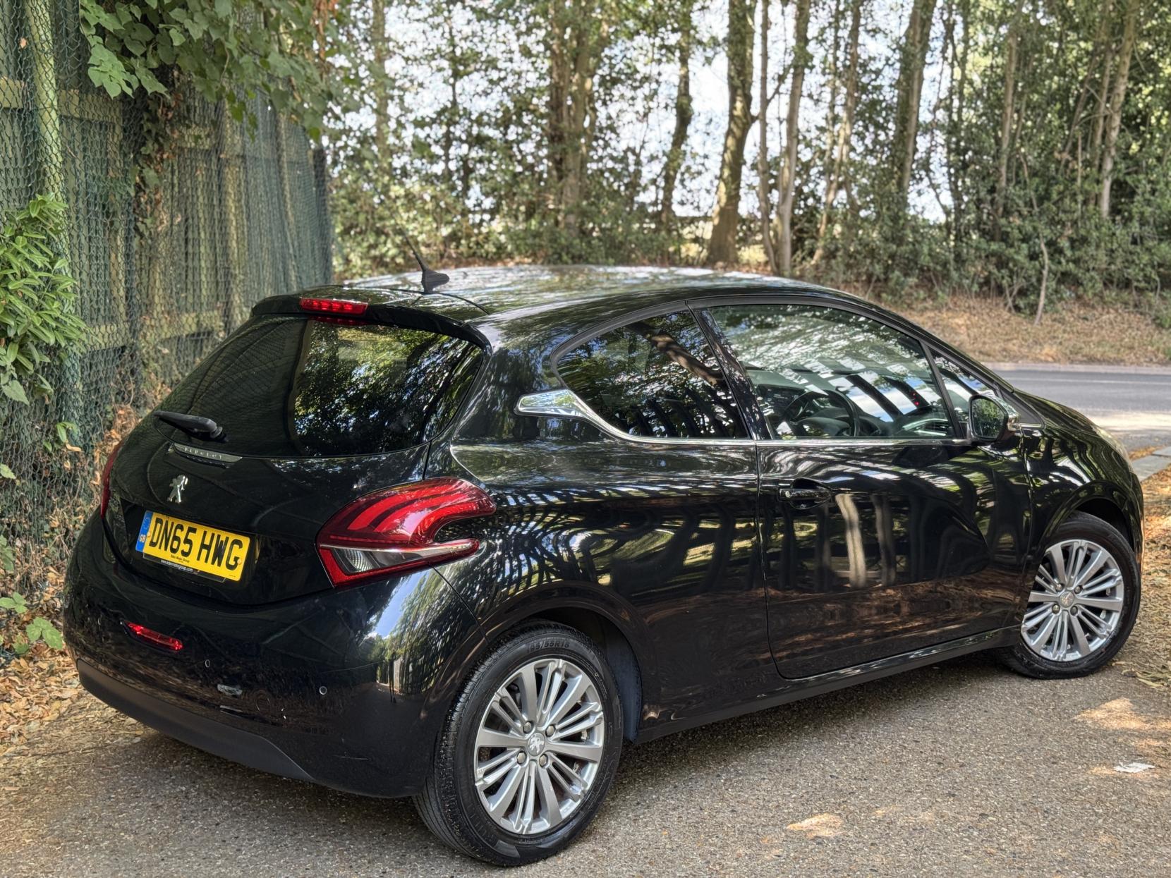 Peugeot 208 1.2 PureTech Allure Hatchback 3dr Petrol Manual Euro 6 (s/s) (110 ps)