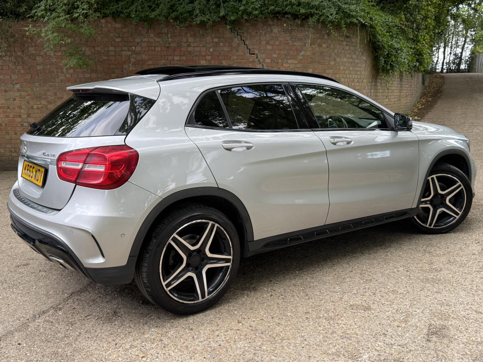 Mercedes-Benz GLA 2.1 GLA220d AMG Line (Premium Plus) SUV 5dr Diesel 7G-DCT 4MATIC Euro 6 (s/s) (177 ps)