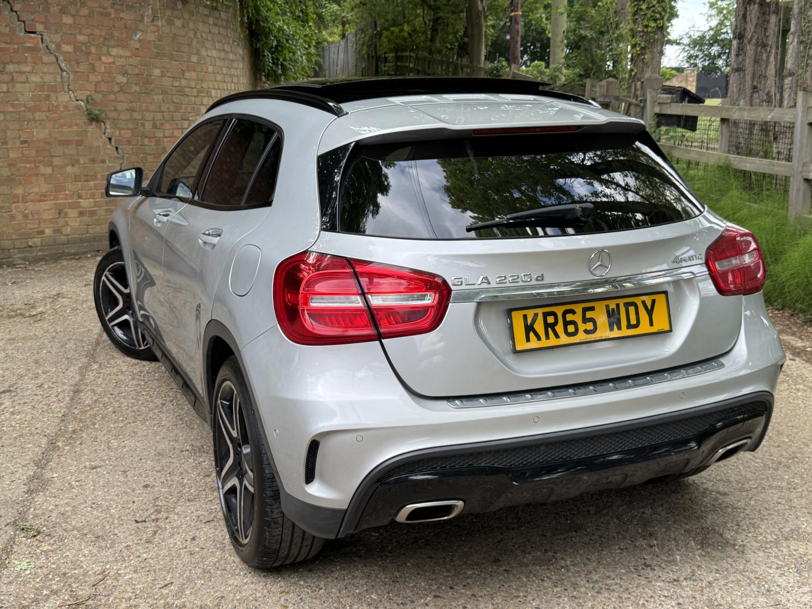 Mercedes-Benz GLA 2.1 GLA220d AMG Line (Premium Plus) SUV 5dr Diesel 7G-DCT 4MATIC Euro 6 (s/s) (177 ps)