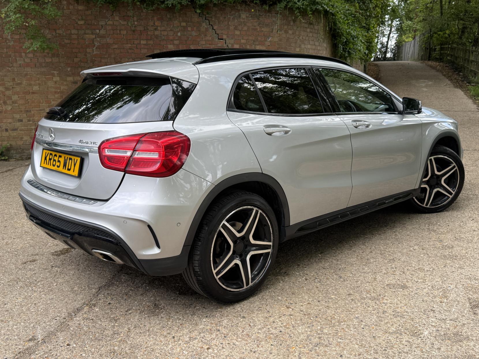 Mercedes-Benz GLA 2.1 GLA220d AMG Line (Premium Plus) SUV 5dr Diesel 7G-DCT 4MATIC Euro 6 (s/s) (177 ps)