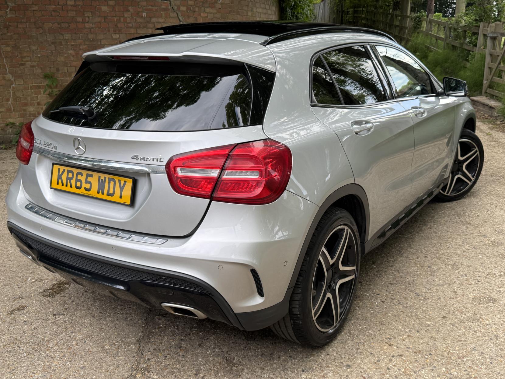 Mercedes-Benz GLA 2.1 GLA220d AMG Line (Premium Plus) SUV 5dr Diesel 7G-DCT 4MATIC Euro 6 (s/s) (177 ps)