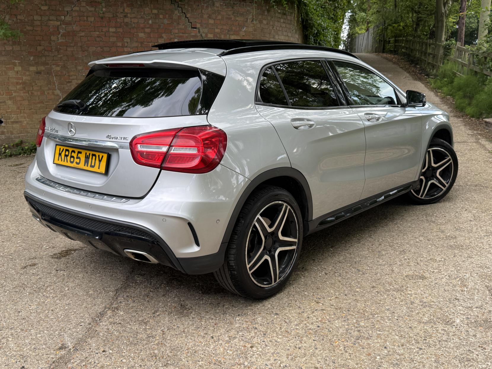 Mercedes-Benz GLA 2.1 GLA220d AMG Line (Premium Plus) SUV 5dr Diesel 7G-DCT 4MATIC Euro 6 (s/s) (177 ps)