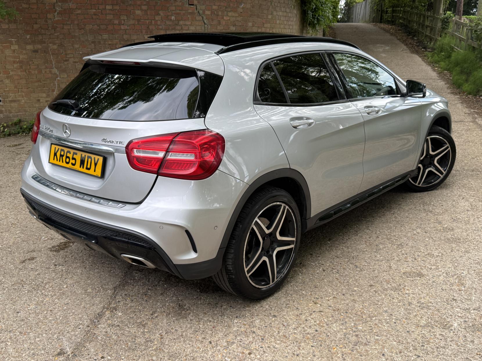 Mercedes-Benz GLA 2.1 GLA220d AMG Line (Premium Plus) SUV 5dr Diesel 7G-DCT 4MATIC Euro 6 (s/s) (177 ps)