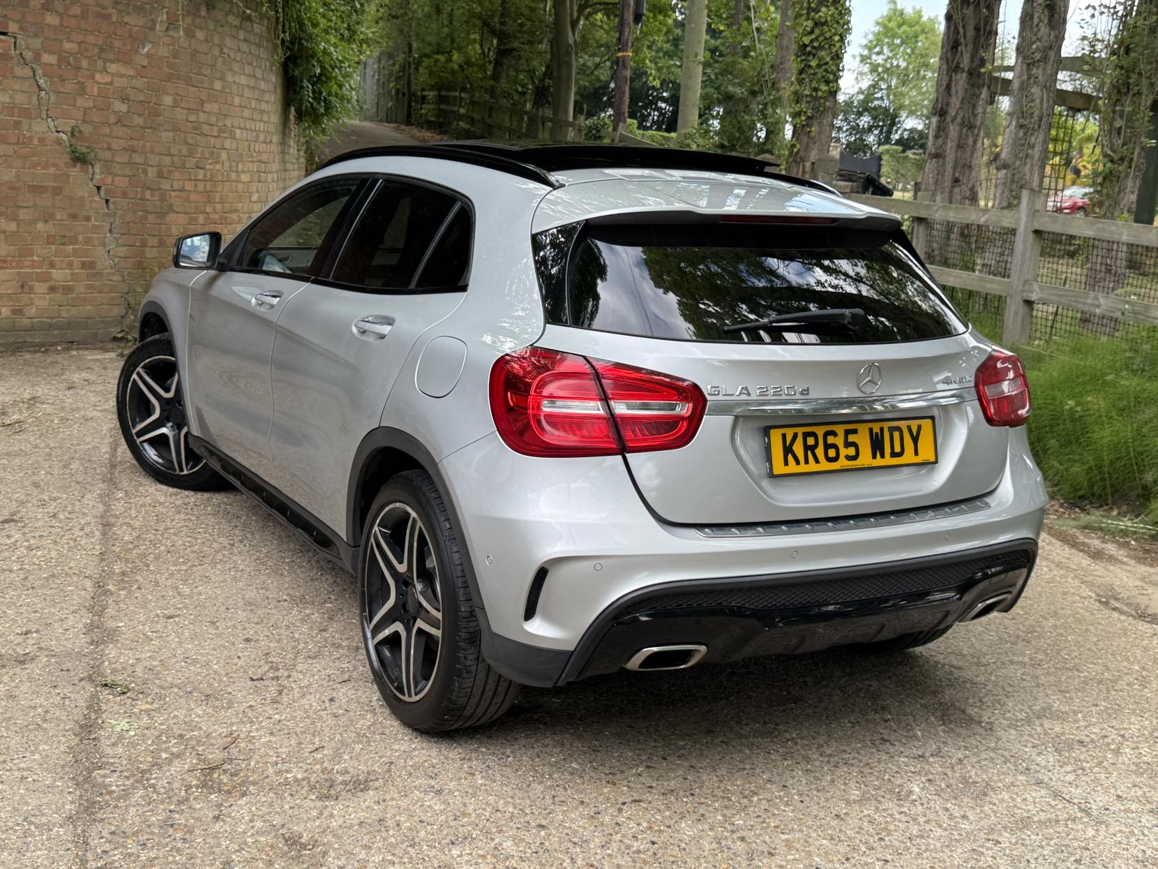 Mercedes-Benz GLA 2.1 GLA220d AMG Line (Premium Plus) SUV 5dr Diesel 7G-DCT 4MATIC Euro 6 (s/s) (177 ps)