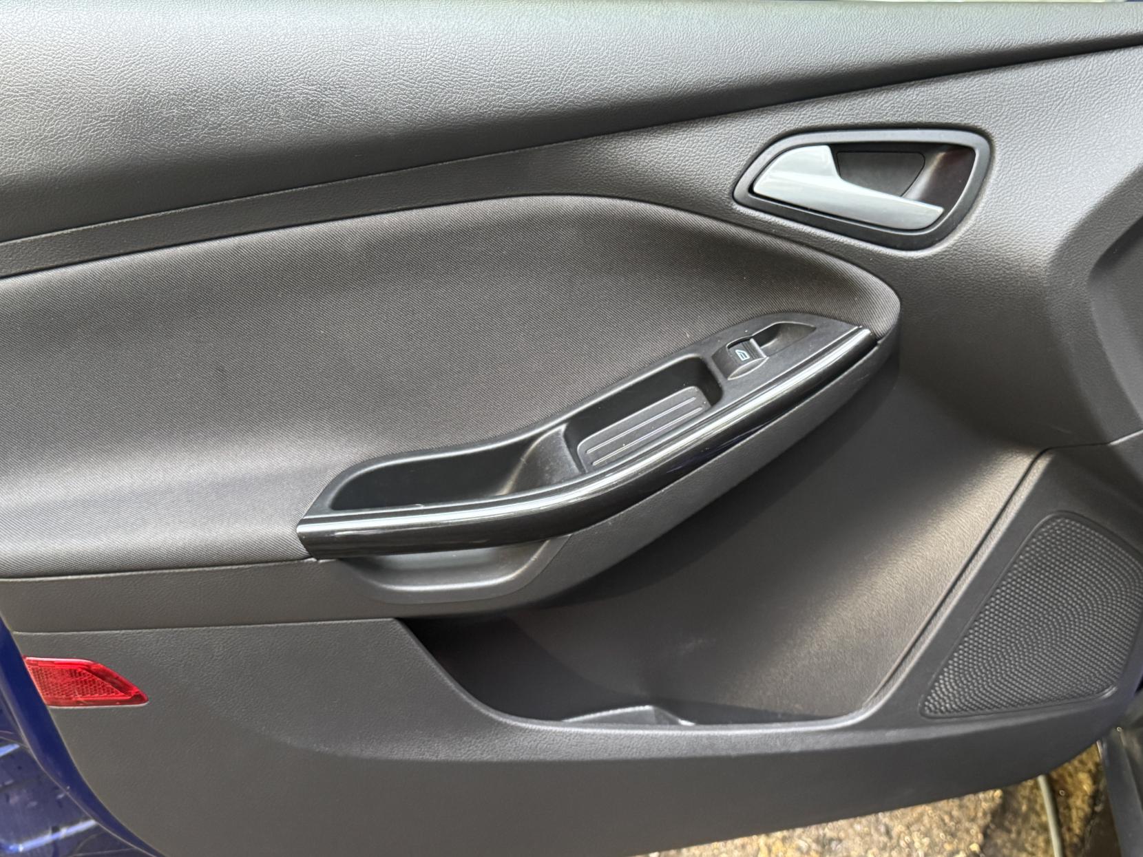 Ford Focus 1.0T EcoBoost Titanium Hatchback 5dr Petrol Manual Euro 6 (s/s) (125 ps)