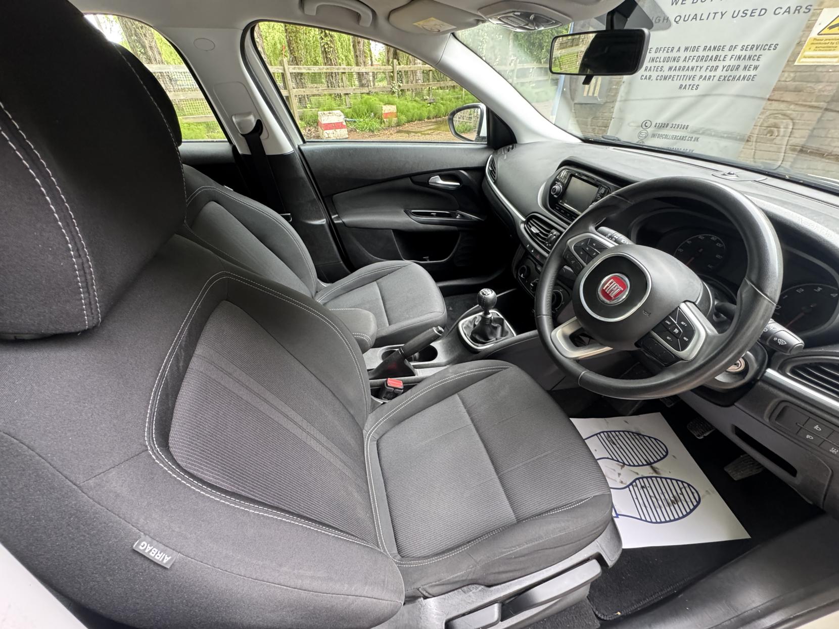 Fiat Tipo 1.4 MPI Easy Plus Hatchback 5dr Petrol Manual Euro 6 (95 ps)