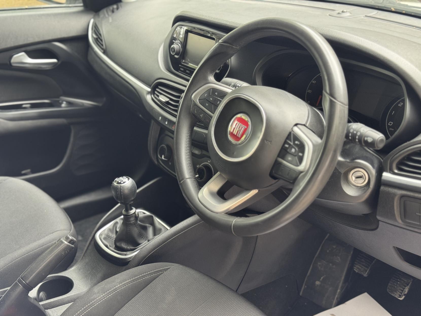 Fiat Tipo 1.4 MPI Easy Plus Hatchback 5dr Petrol Manual Euro 6 (95 ps)