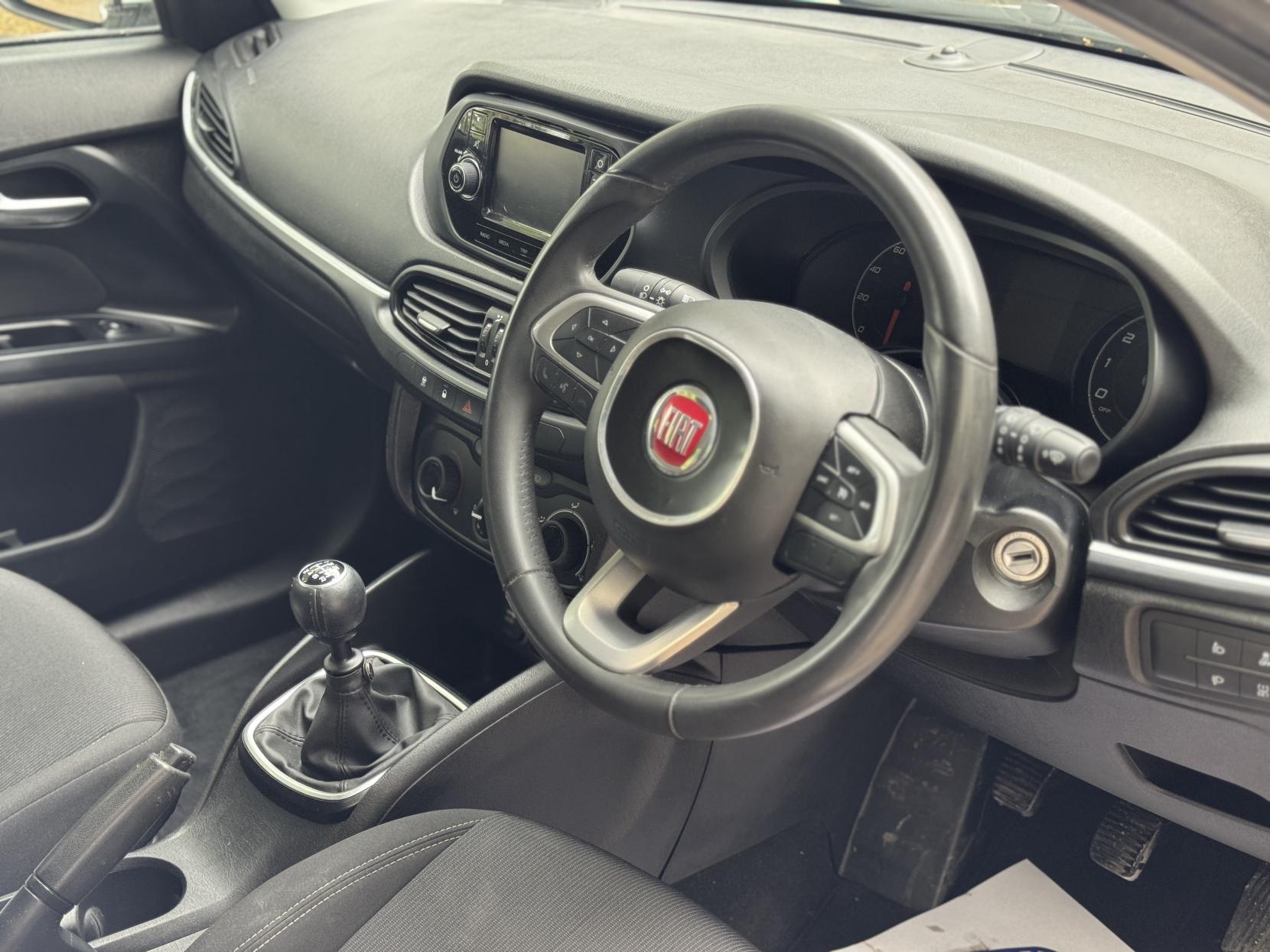 Fiat Tipo 1.4 MPI Easy Plus Hatchback 5dr Petrol Manual Euro 6 (95 ps)