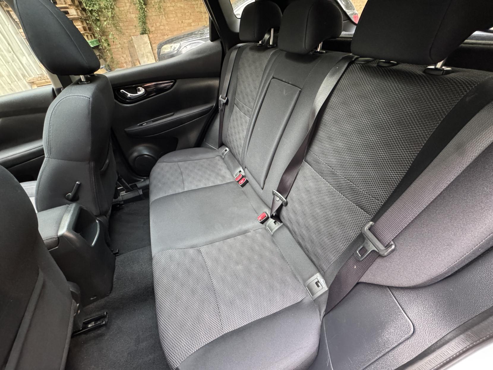 Nissan Qashqai 1.2 DIG-T N-Connecta SUV 5dr Petrol Manual 2WD Euro 6 (s/s) (115 ps)