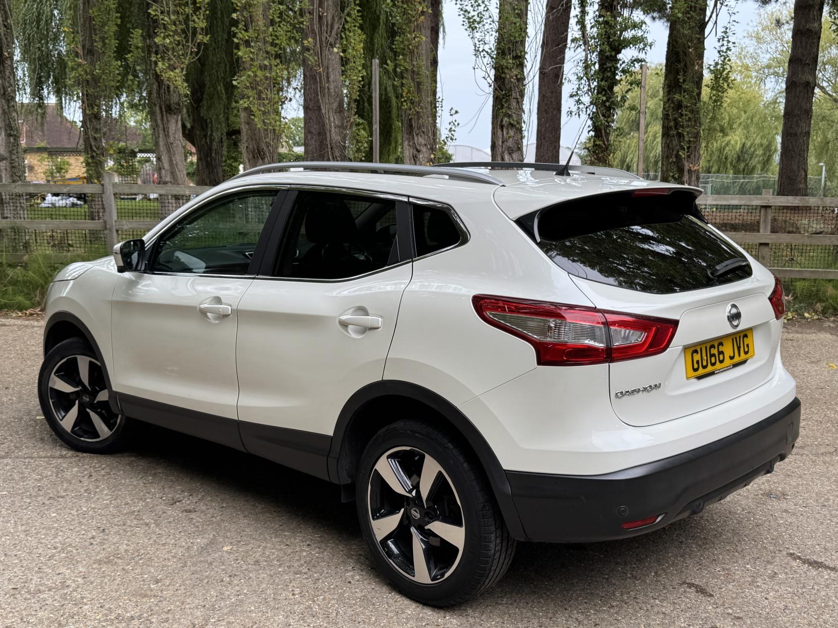 Nissan Qashqai 1.2 DIG-T N-Connecta SUV 5dr Petrol Manual 2WD Euro 6 (s/s) (115 ps)