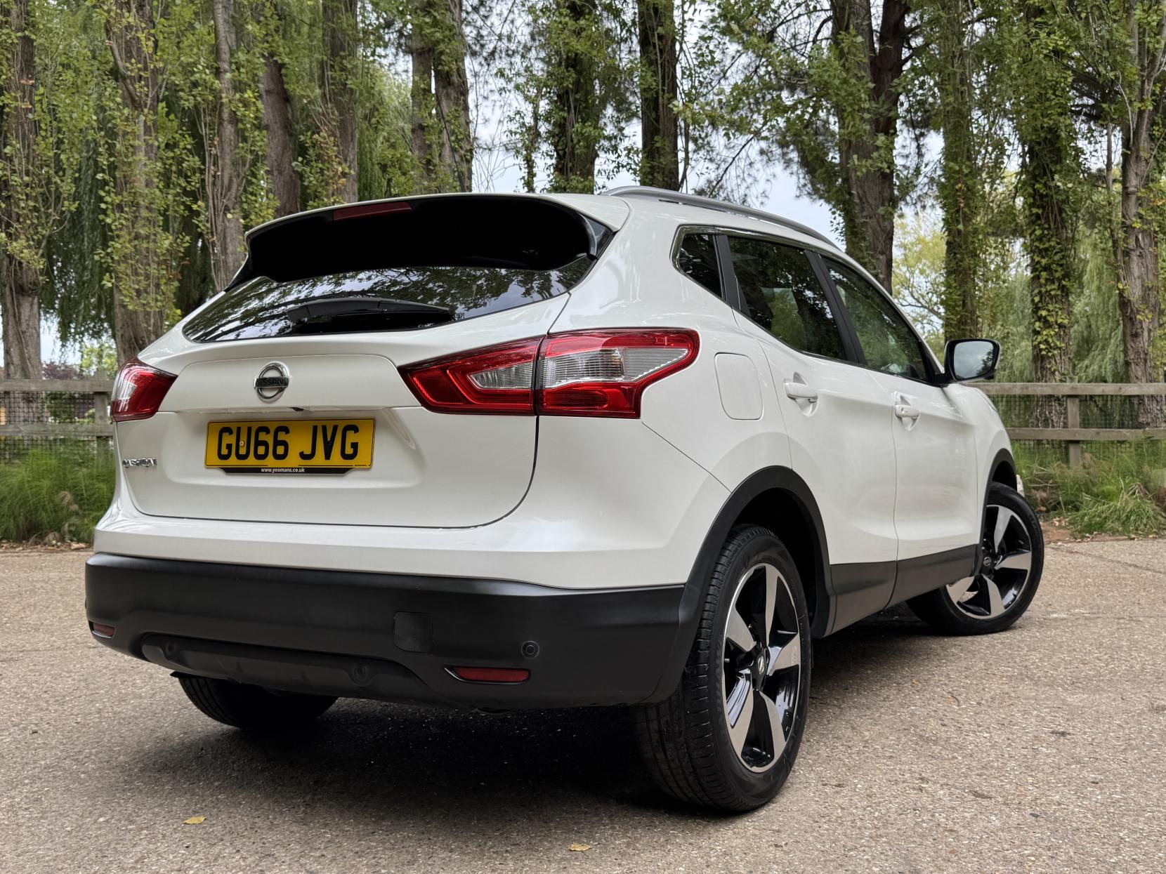 Nissan Qashqai 1.2 DIG-T N-Connecta SUV 5dr Petrol Manual 2WD Euro 6 (s/s) (115 ps)