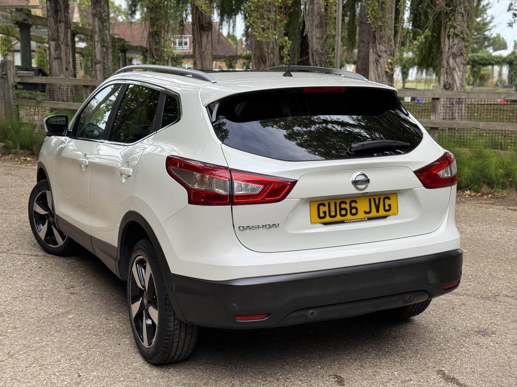 Nissan Qashqai 1.2 DIG-T N-Connecta SUV 5dr Petrol Manual 2WD Euro 6 (s/s) (115 ps)