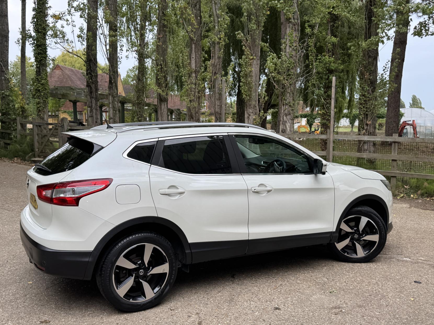 Nissan Qashqai 1.2 DIG-T N-Connecta SUV 5dr Petrol Manual 2WD Euro 6 (s/s) (115 ps)