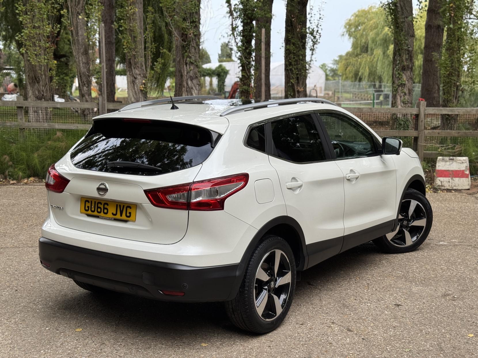 Nissan Qashqai 1.2 DIG-T N-Connecta SUV 5dr Petrol Manual 2WD Euro 6 (s/s) (115 ps)