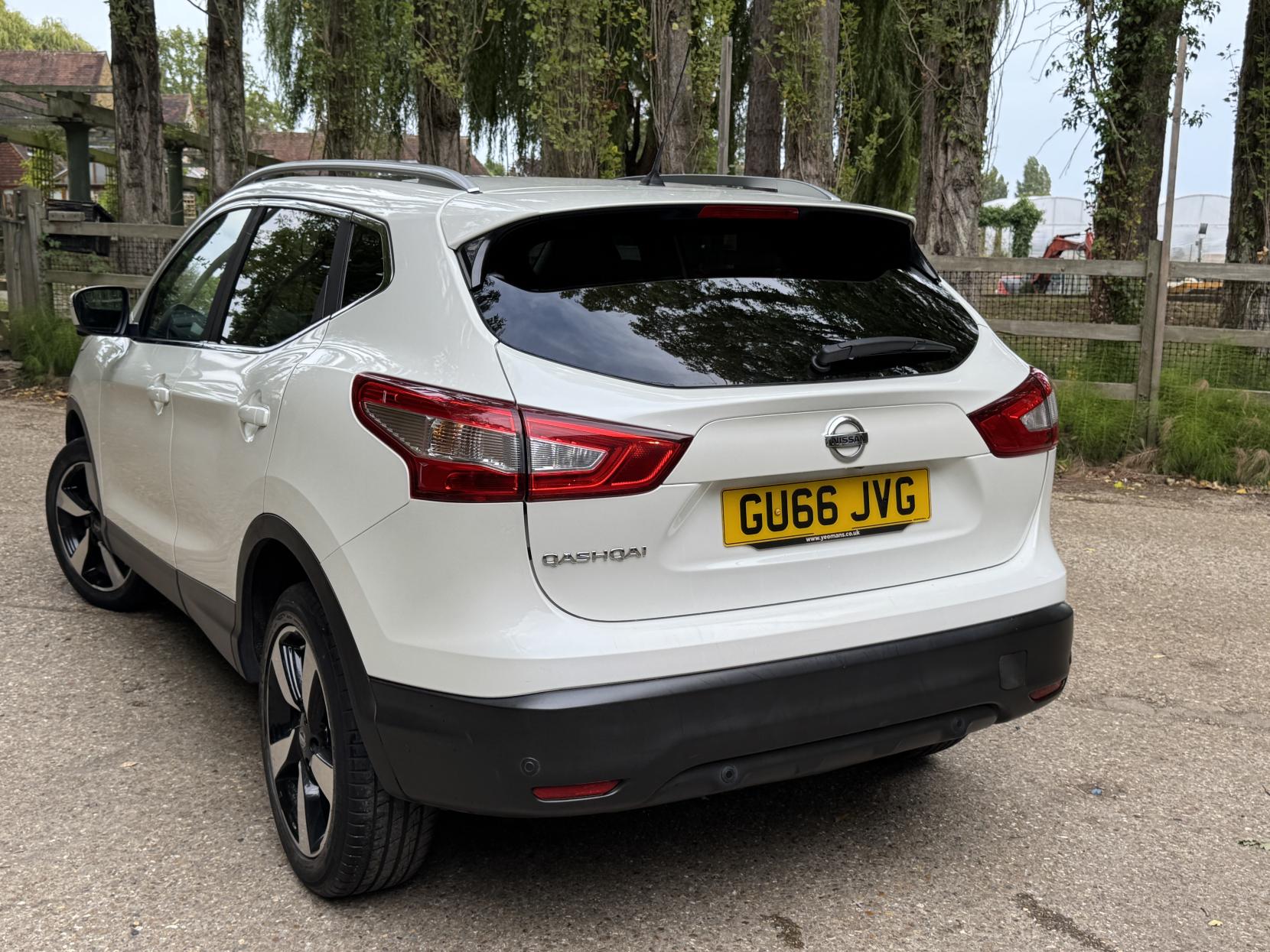 Nissan Qashqai 1.2 DIG-T N-Connecta SUV 5dr Petrol Manual 2WD Euro 6 (s/s) (115 ps)