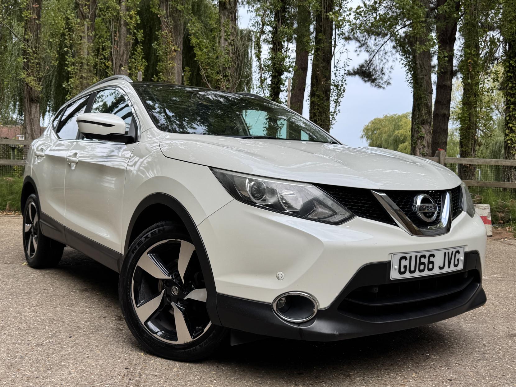 Nissan Qashqai 1.2 DIG-T N-Connecta SUV 5dr Petrol Manual 2WD Euro 6 (s/s) (115 ps)