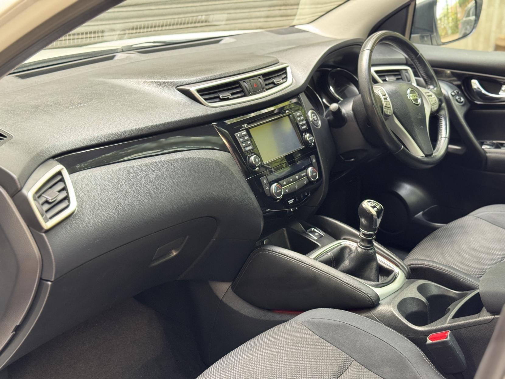 Nissan Qashqai 1.2 DIG-T N-Connecta SUV 5dr Petrol Manual 2WD Euro 6 (s/s) (115 ps)