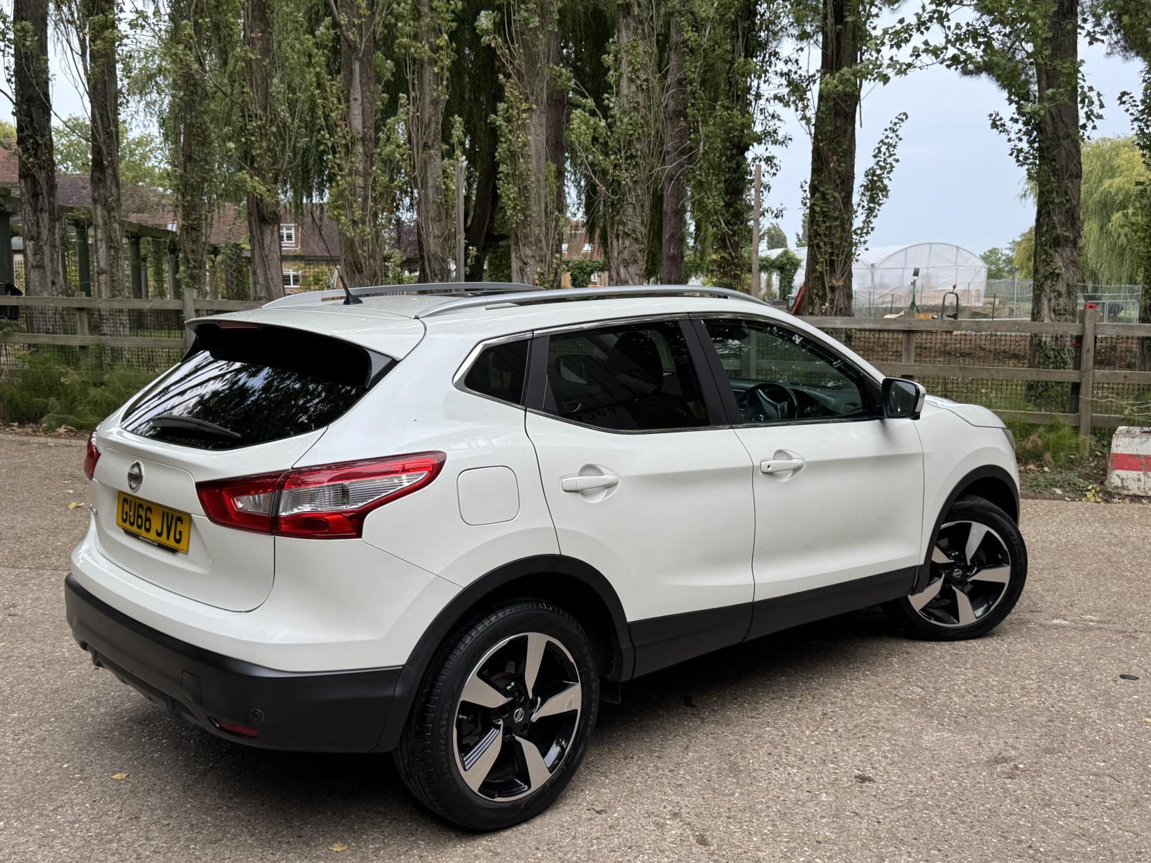 Nissan Qashqai 1.2 DIG-T N-Connecta SUV 5dr Petrol Manual 2WD Euro 6 (s/s) (115 ps)