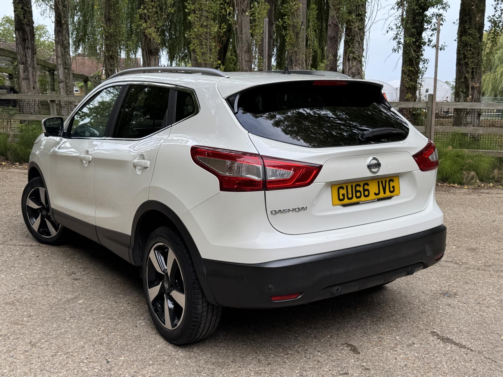 Nissan Qashqai 1.2 DIG-T N-Connecta SUV 5dr Petrol Manual 2WD Euro 6 (s/s) (115 ps)