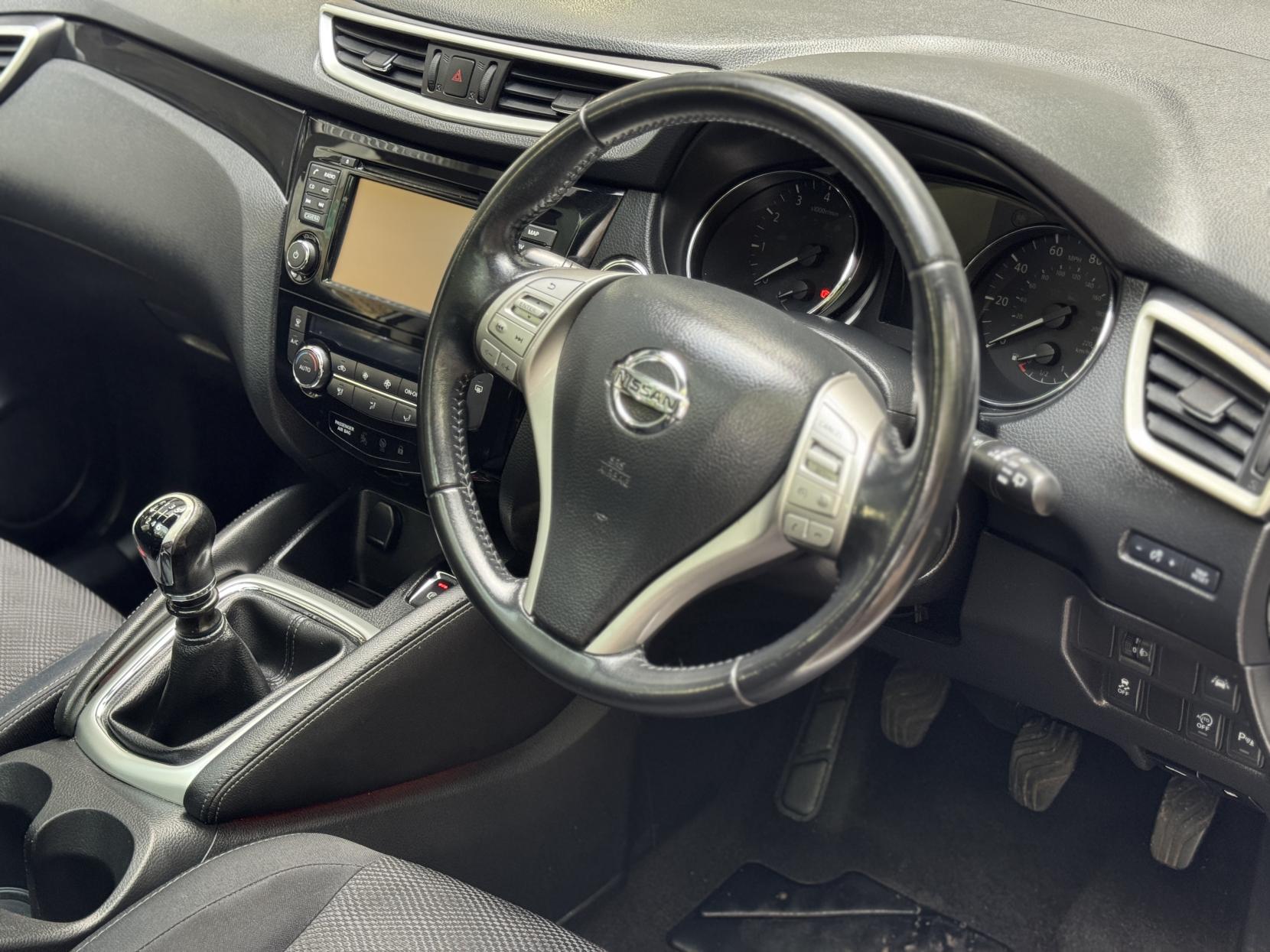 Nissan Qashqai 1.2 DIG-T N-Connecta SUV 5dr Petrol Manual 2WD Euro 6 (s/s) (115 ps)