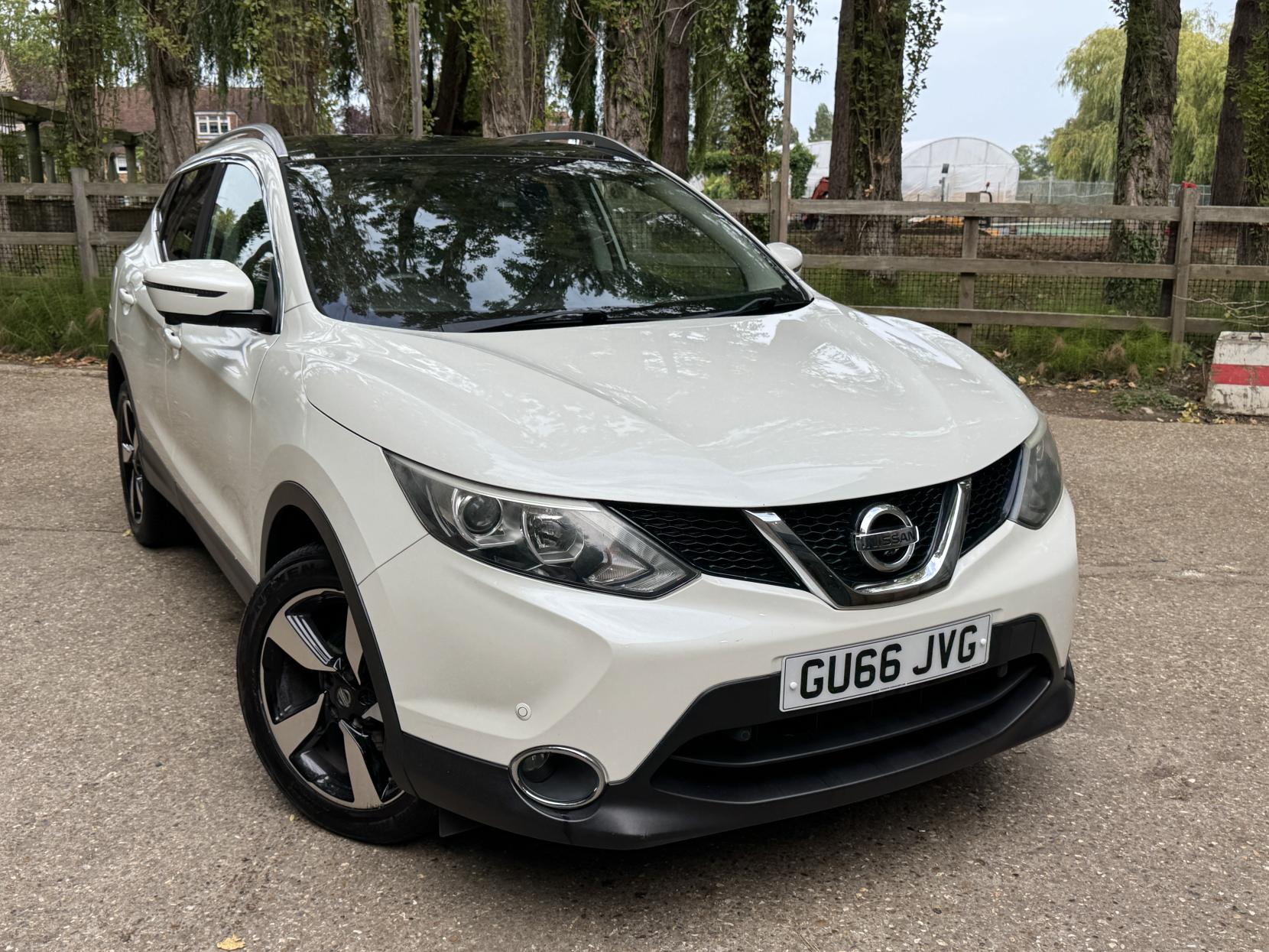 Nissan Qashqai 1.2 DIG-T N-Connecta SUV 5dr Petrol Manual 2WD Euro 6 (s/s) (115 ps)