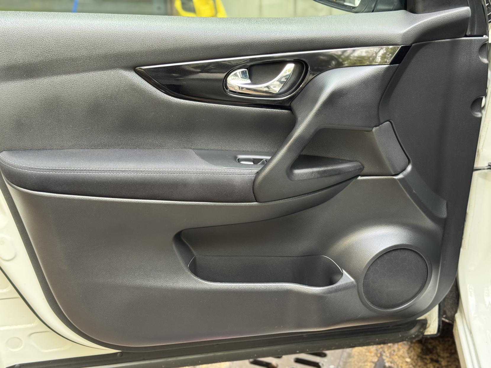 Nissan Qashqai 1.2 DIG-T N-Connecta SUV 5dr Petrol Manual 2WD Euro 6 (s/s) (115 ps)