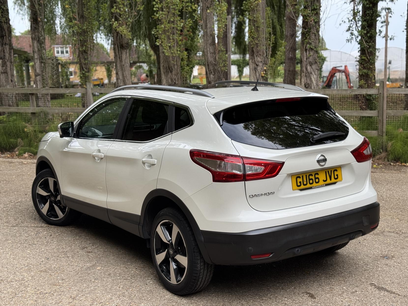 Nissan Qashqai 1.2 DIG-T N-Connecta SUV 5dr Petrol Manual 2WD Euro 6 (s/s) (115 ps)